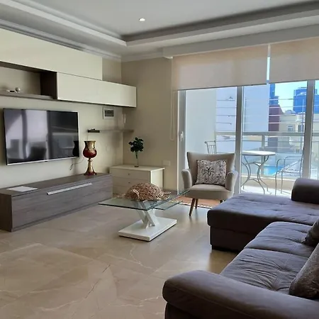 San Anton Gardens 3bdr Appartement *